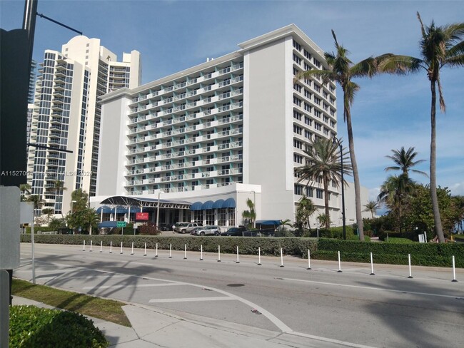 Foto del edificio - 19201 Collins Ave