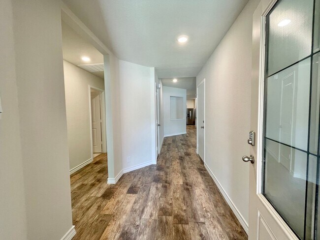 Foto del edificio - 4 Bedroom 1 Story  Home!