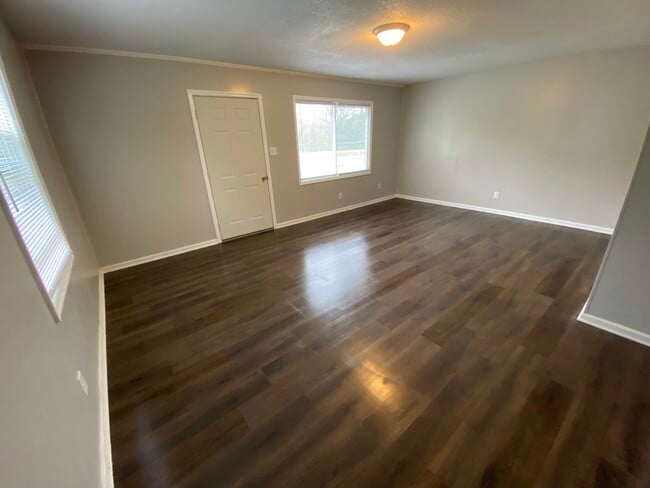 Building Photo - 101 McKellar Ct