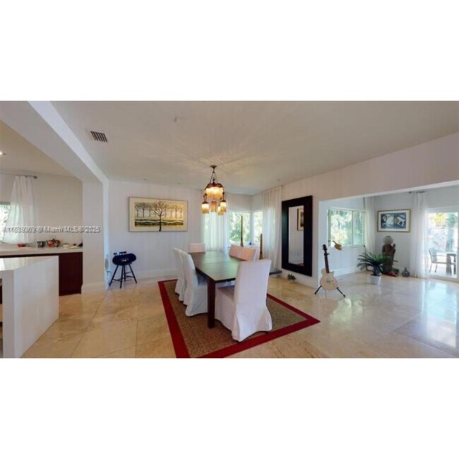 Building Photo - 6015 Pine Tree Dr