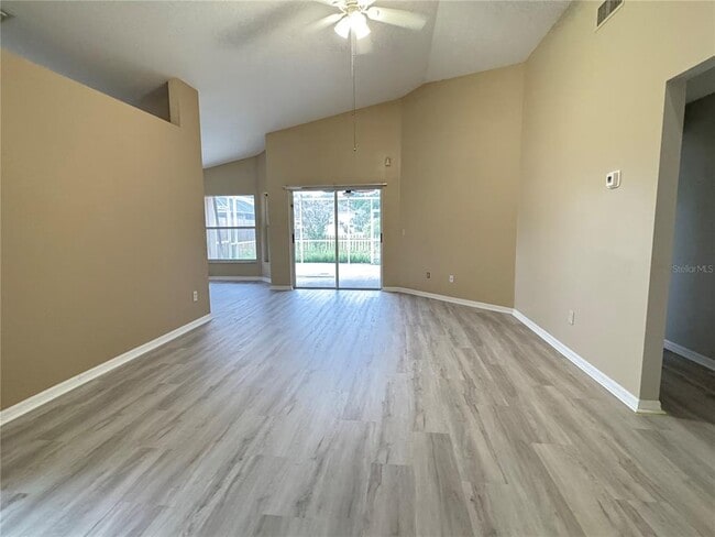 Foto del edificio - 27618 Sky Lake Cir