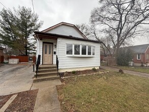 Building Photo - 459 Hale St