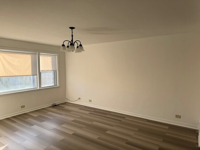 Foto del edificio - 5746 N Kimball Ave