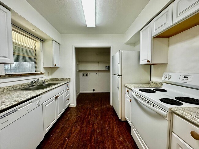 Foto del edificio - 1448 Harper Rd