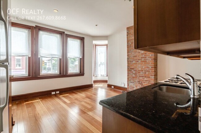 Building Photo - 2739 W Girard Ave