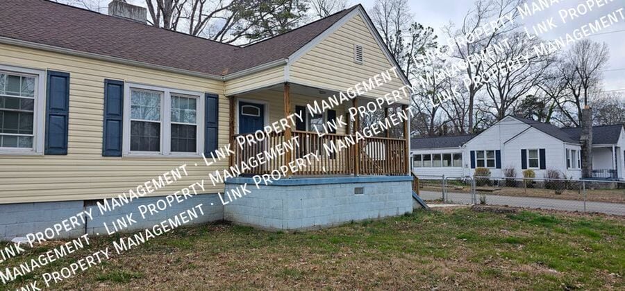 Primary Photo - 129 N Moore Rd