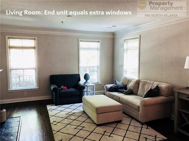 Foto del edificio - Perimeter Mall Area Townhome