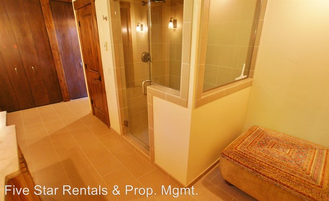 Building Photo - 2774 Rest Haven Dr
