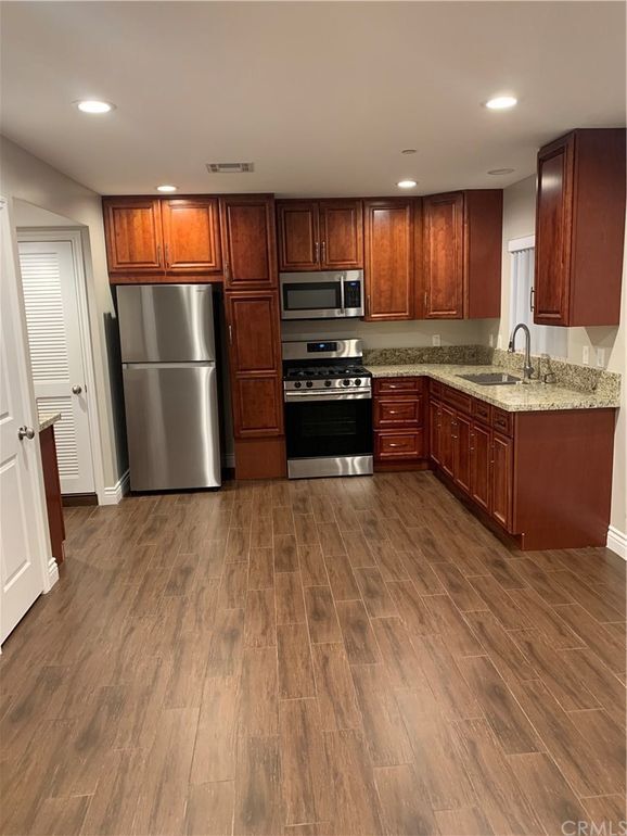 Foto del edificio - 14004 Doty Ave