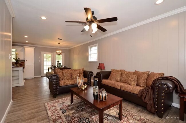 Foto del edificio - 2214 Cynthia Ln