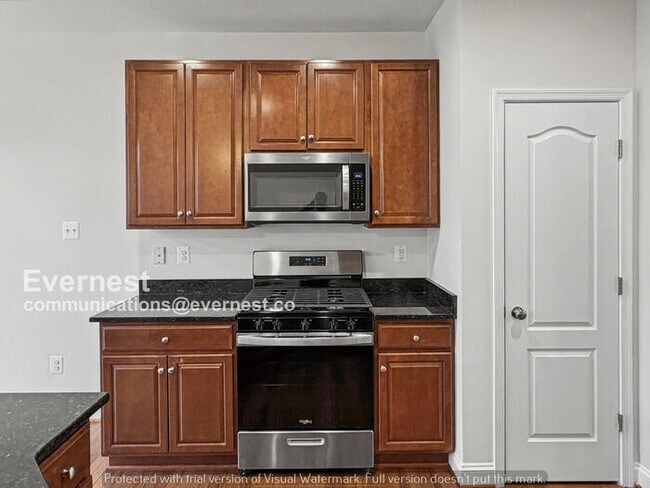 Foto del edificio - 3 Bed/3.5 Bath Home with Garage/ Available Now!