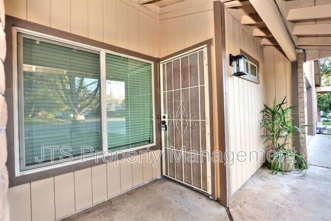 Foto del edificio - 8130 Sunrise E Way