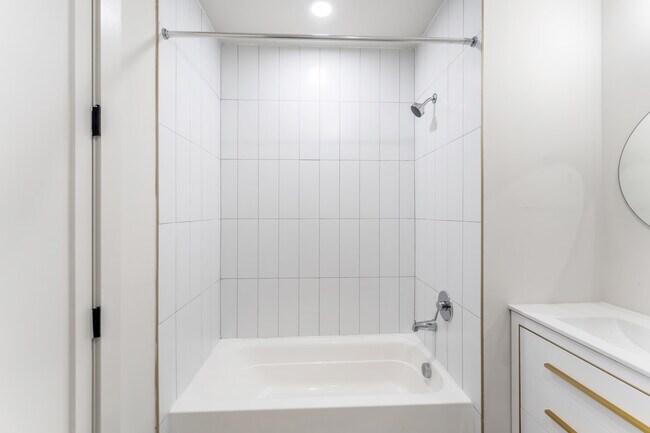 Building Photo - 55 Washington St