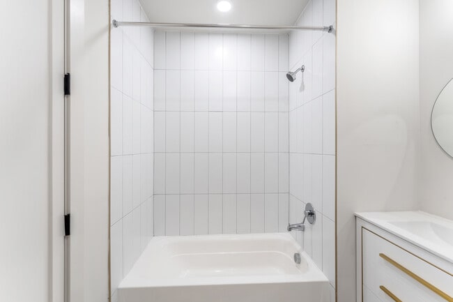 Building Photo - 55 Washington St