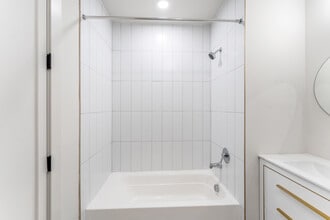 Building Photo - 55 Washington St