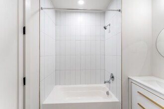 Building Photo - 55 Washington St