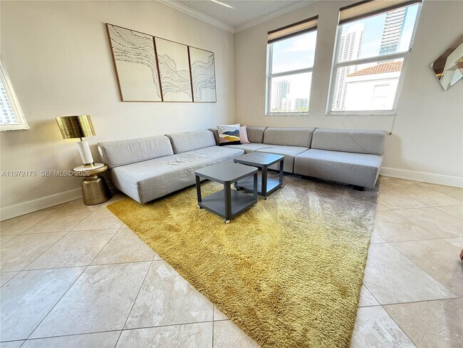 Foto del edificio - 17145 N Bay Rd