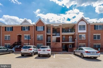 Building Photo - 6924 Fairfax Dr