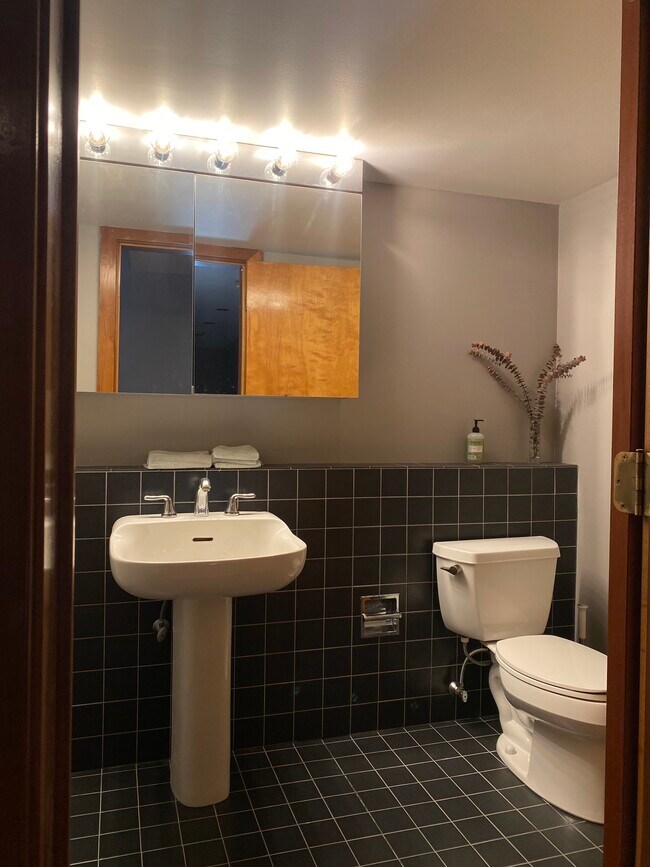 Foto del edificio - 900 Hickory St