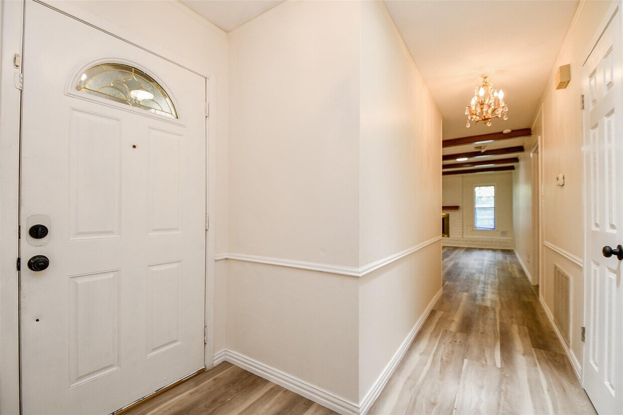 Building Photo - 162 Bluebonnet St