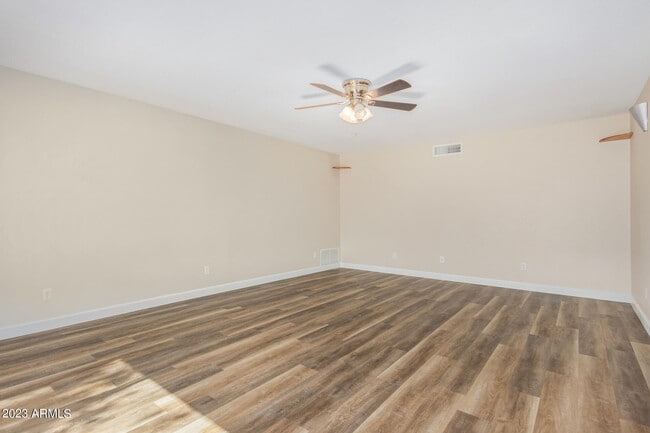 Building Photo - 1346 W 13th St
