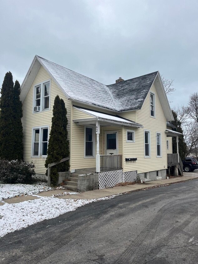 62 Filer St, Manistee, MI 49660 Room for Rent in Manistee, MI