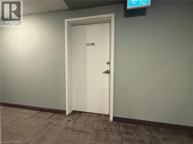 Building Photo - 251 Hemlock St