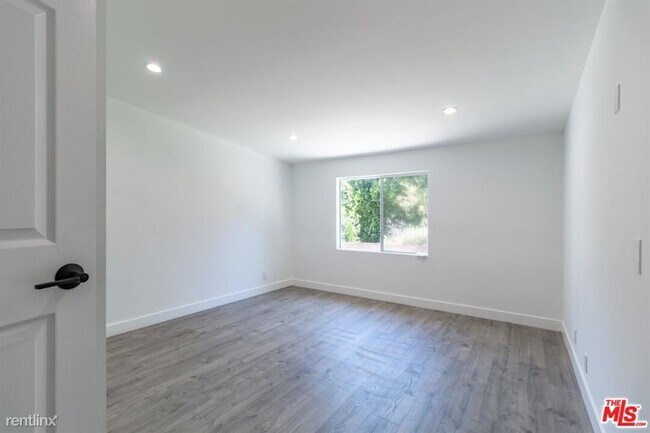 Building Photo - 5 br, 3 bath House - 9416 Ruffner Ave