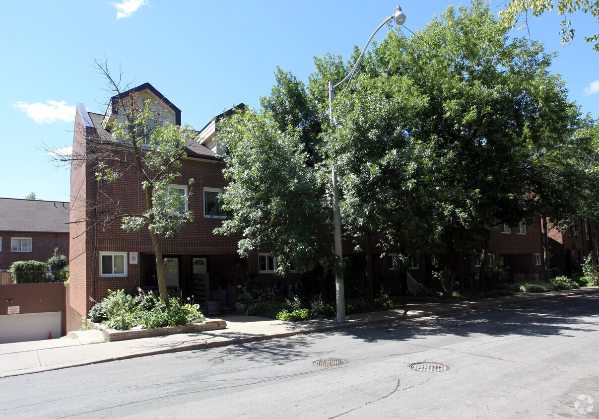 351365 Melita Cres, Toronto, ON M6G 3Z5 Apartments 351365 Melita