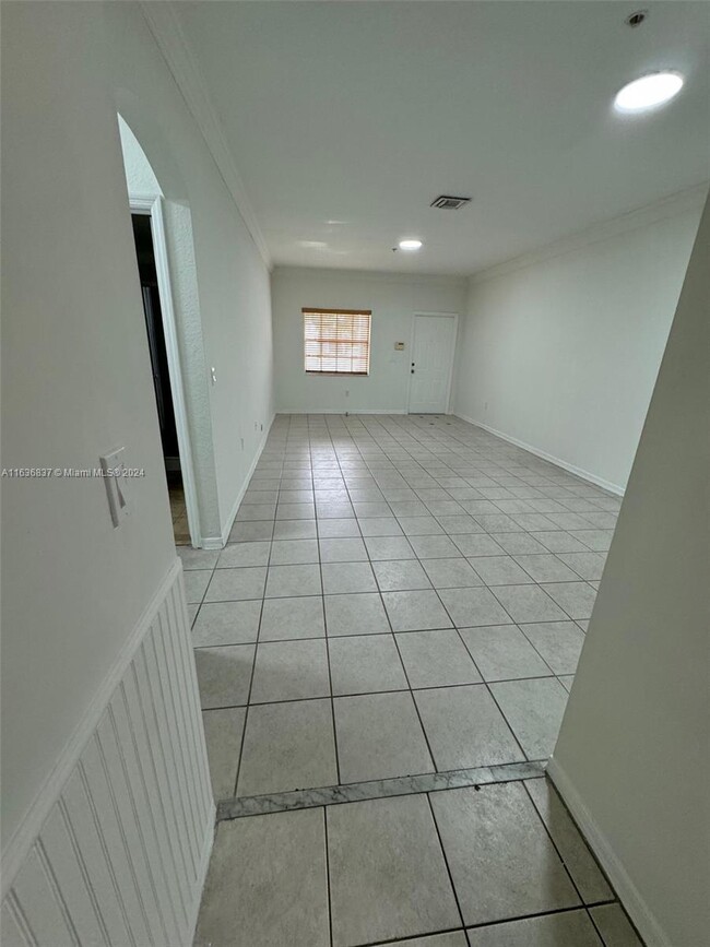 Foto del edificio - 5640 NW 115th Ct