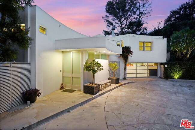 Foto del edificio - 7700 Willow Glen Rd