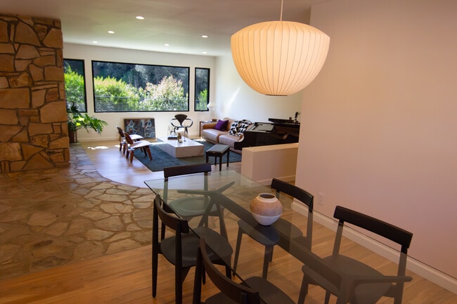 Foto del edificio - 1310 J Lee Cir