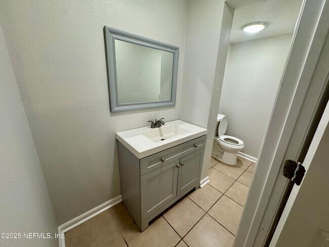 Foto del edificio - 1643 E 16th St