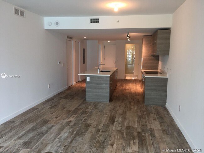 Foto del edificio - 650 NE 32nd St