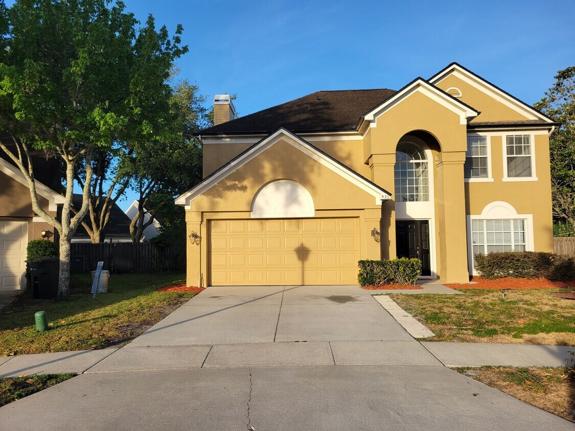 Primary Photo - Spacious 4/2.5 Home In Lake Mary