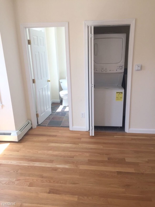 Building Photo - 3 br, 1 bath Apartment - 291 Beacon St # 1A
