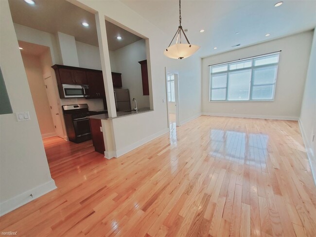 Building Photo - 1 br, 1 bath Condo - 77 N Main St