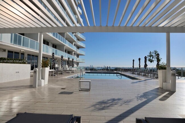 Foto del edificio - 4250 Biscayne Blvd