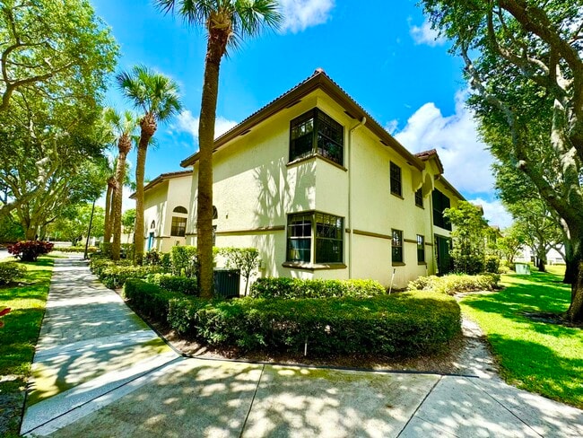 Building Photo - 5135 Floria Dr