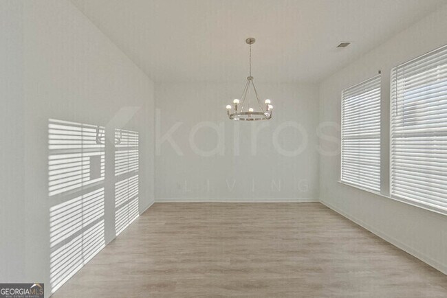 Foto del edificio - 128 S Oaks Ln