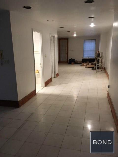 Foto del edificio - 310 E 81st St