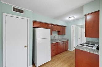 Building Photo - 2206 Mission Hill Dr