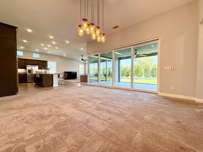 Foto del edificio - STUNNING 4BD/3BA HOME FOR RENT - SOLAR + EV CHARGING - MENIFEE CA 92584