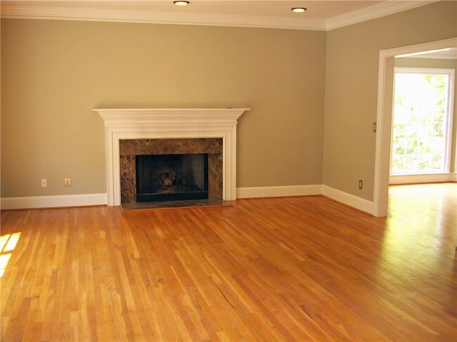 Building Photo - 3845 Ashford Trail NE