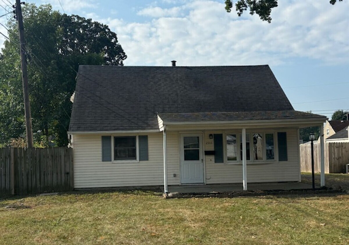 Primary Photo - Charming 2 Bedroom 1 Bath House on the Eas...