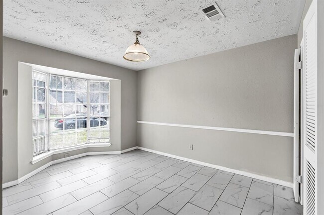 Building Photo - 1831 Oakwell Ln