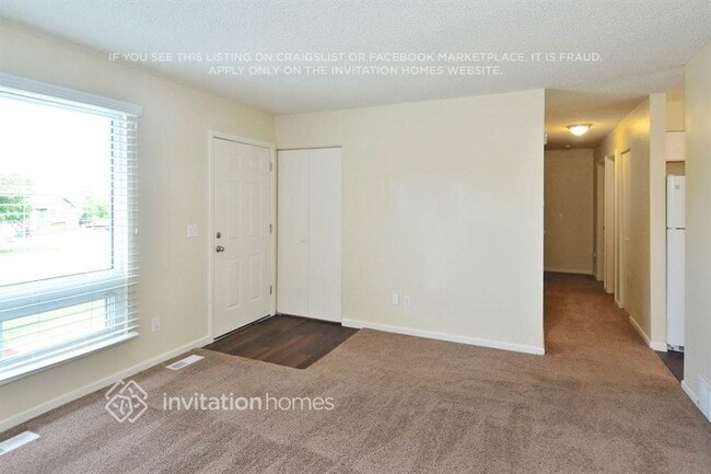 Building Photo - 1530 S Salida Way