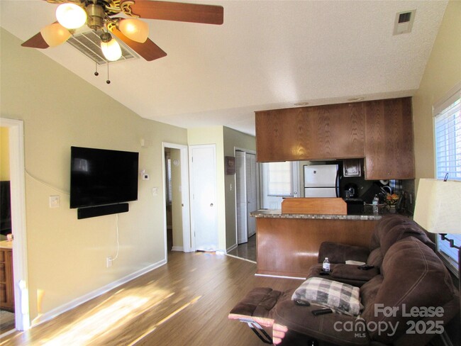 Building Photo - 137 Pine Meadow Ln