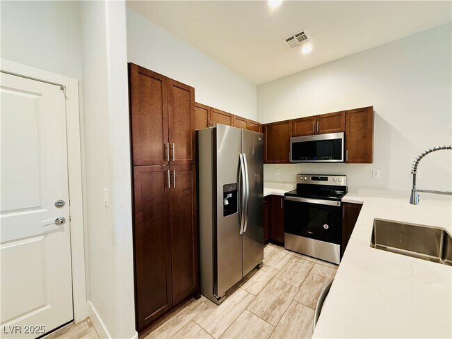 Foto del edificio - 10557 Ridge Glow Ave