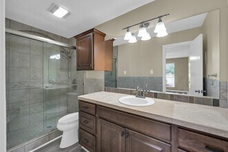 Building Photo - 801 River Rd